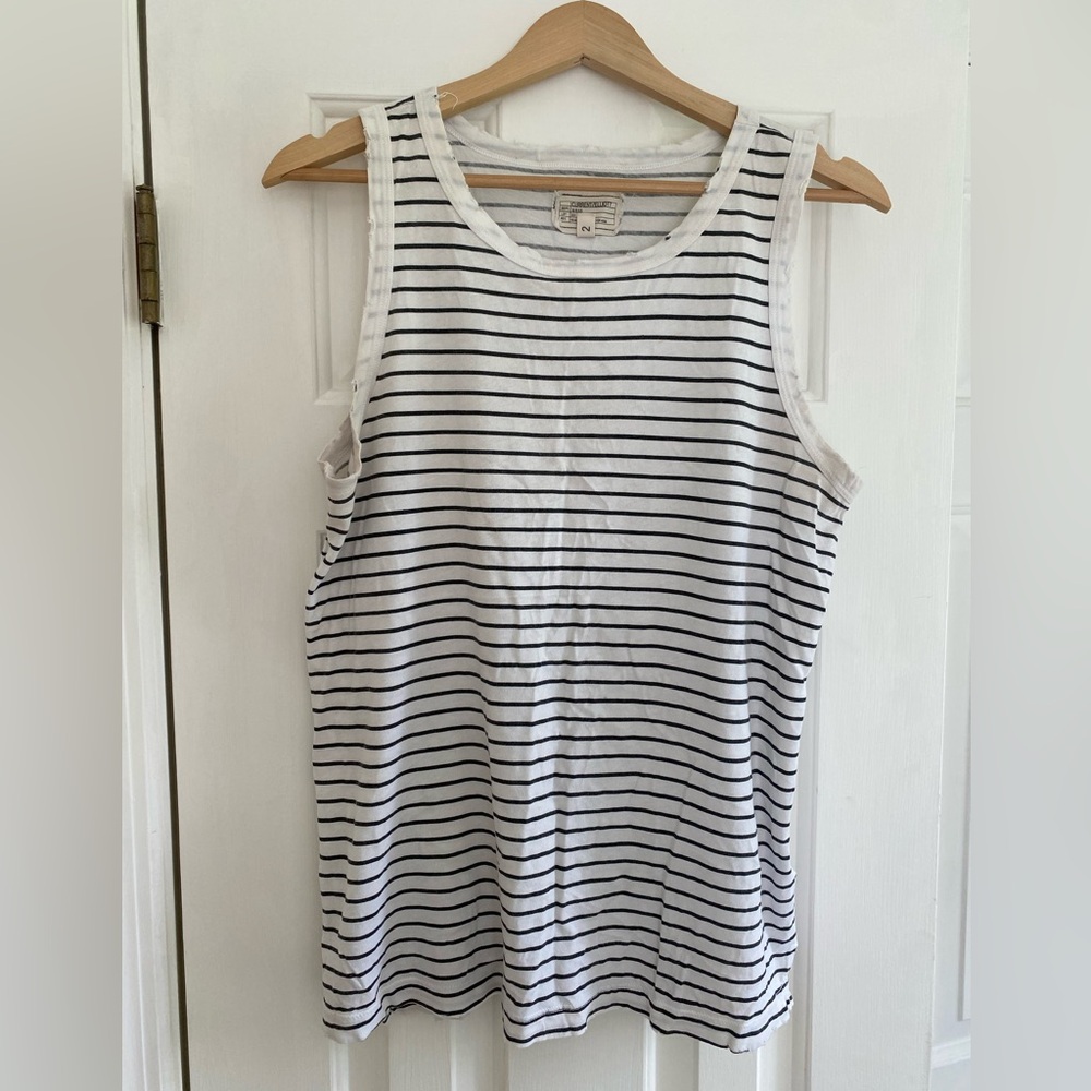 Current/Elliott distressed look tank top in good condition. Size 2